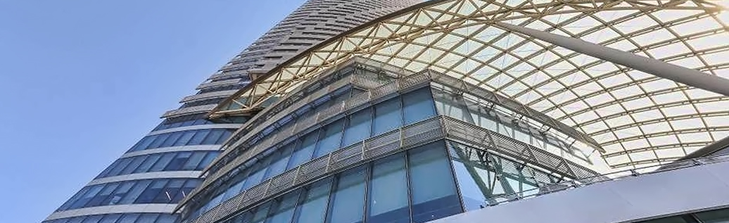 برج لاندمارك، طريق الكورنيش